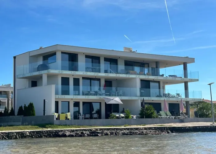Paramount Adria