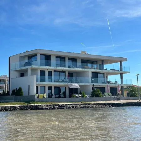 Paramount Adria
