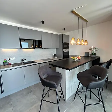 Paramount Adria