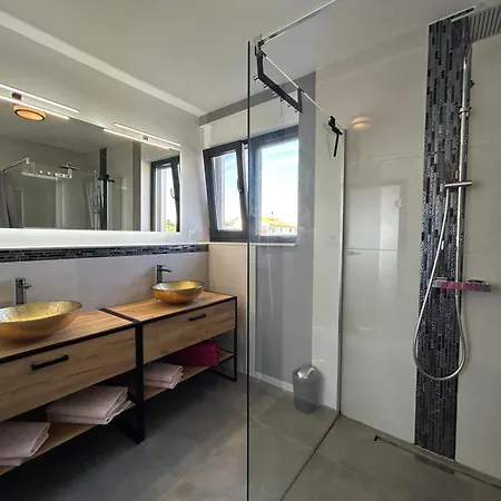 Paramount Adria Διαμέρισμα *