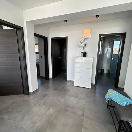 Paramount Adria