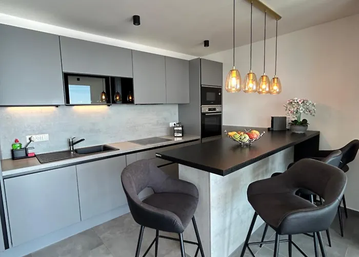 Paramount Adria