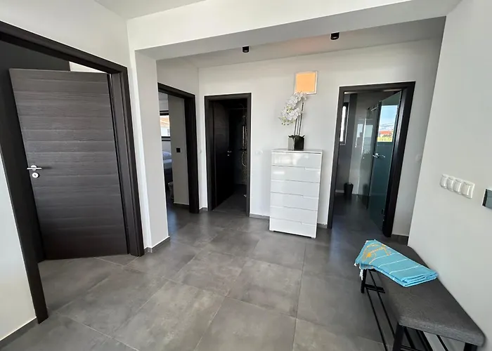 Paramount Adria